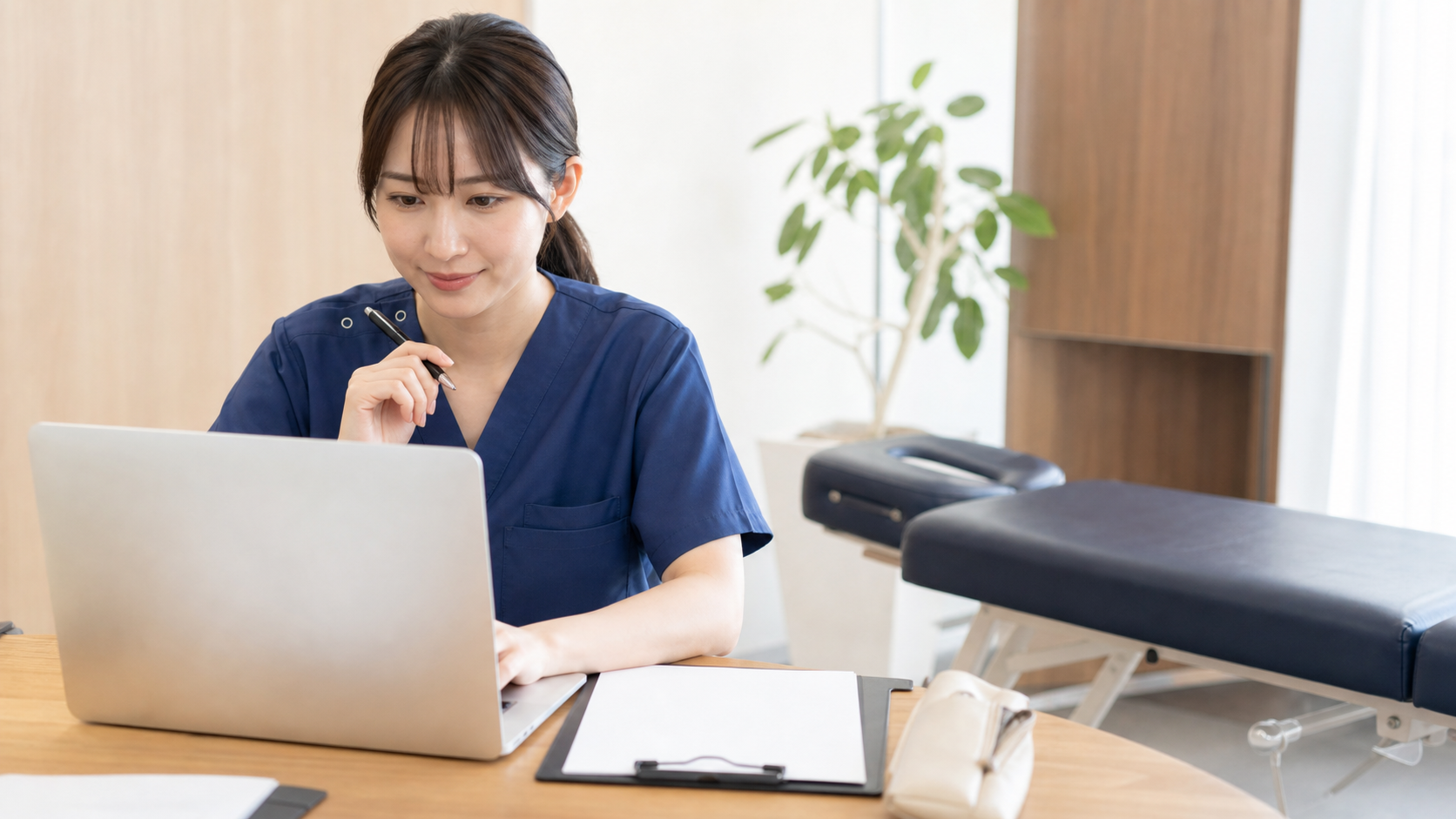 未経験から整体師を目指すための研修・求人風景