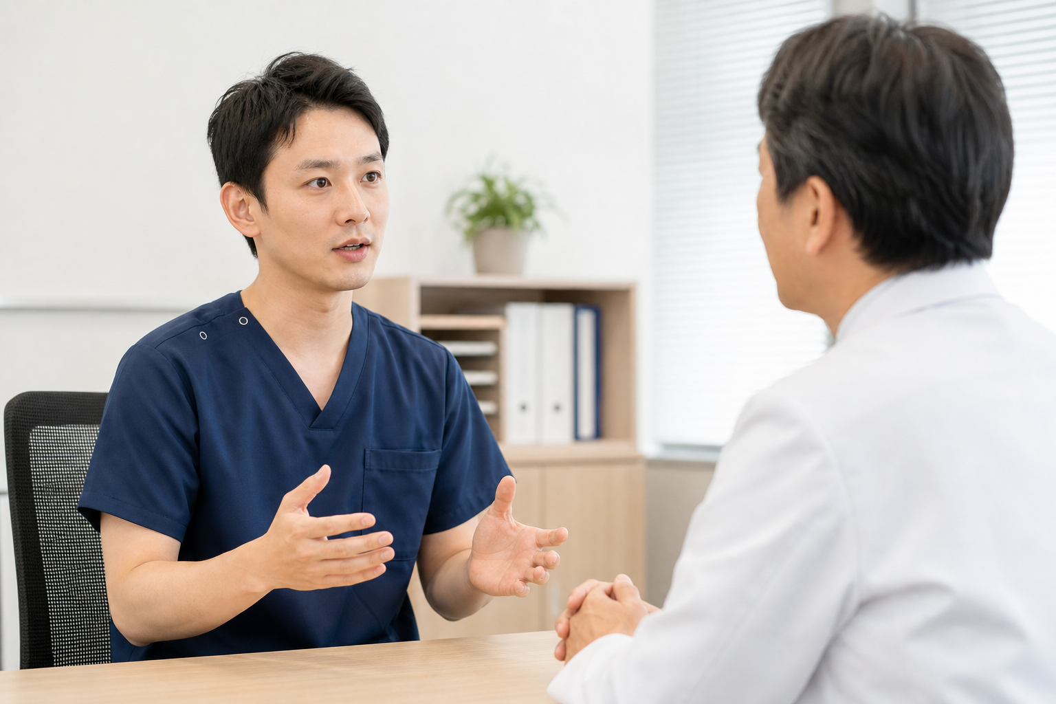 柔道整復師が整形外科の面接を受ける様子